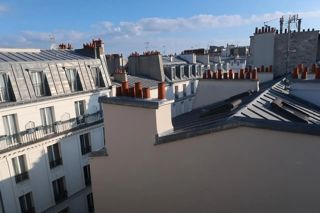 Parisian Cozy Studio: Batignolles Charm Near Landmarks Paris