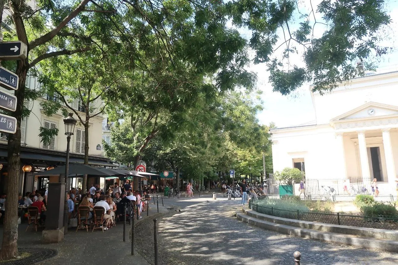 Apartment Parisian Cozy Studio: Batignolles Charm Near Landmarks